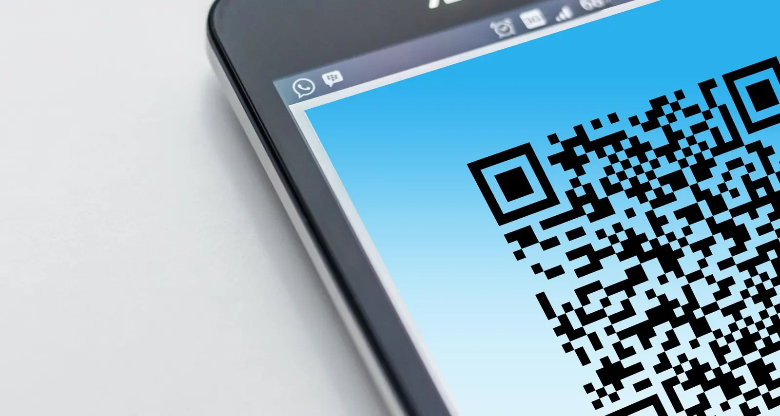 София с първа „Улица на Сканирай лапата“ – табели с QR кодове за стопаните