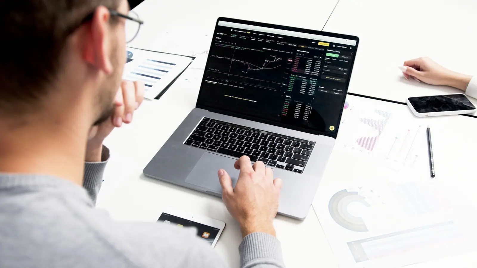 SOFIX нагоре с 0,24%, най-търгувани бяха акциите на „Шелли груп“