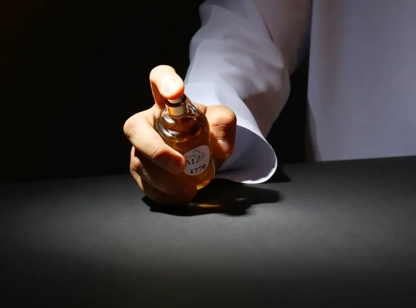 Border police seize 254 fake-brand perfumes and 8,600 untaxed cigarettes at Kapitan Andreevo